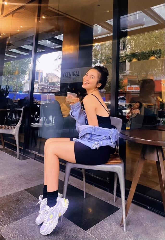 Loạt mỹ nhân U50 chuộng mốt cưa sừng làm nghé-12