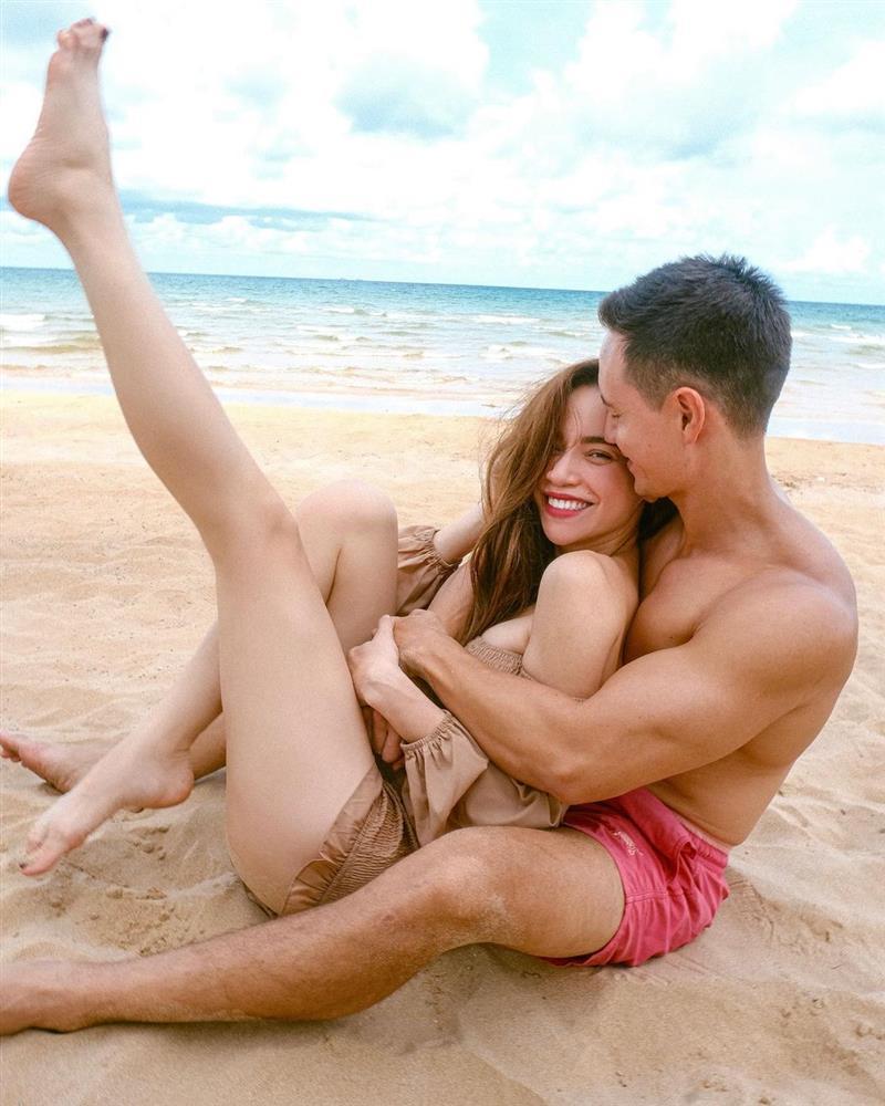 Kim Lý dùng bàn tay hư o ép vòng 1 cực khủng của Hà Hồ-4