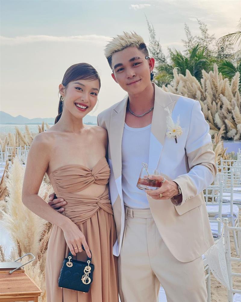 Khả Ngân gầy trơ xương, váy như sắp tụt ở đám cưới Minh Hằng-4