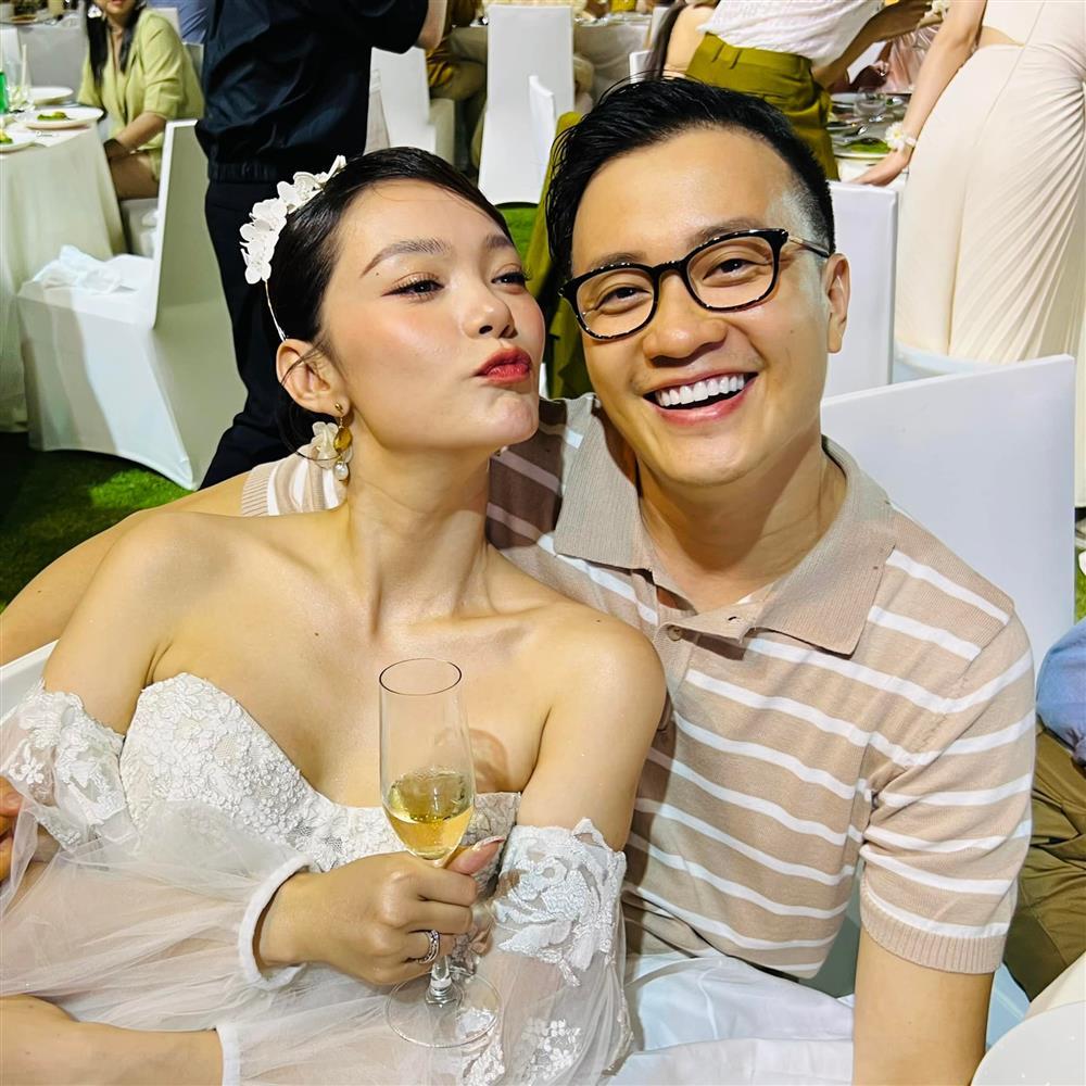 Lương Mạnh Hải mặc tuềnh toàng đi ăn cưới Minh Hằng?-2