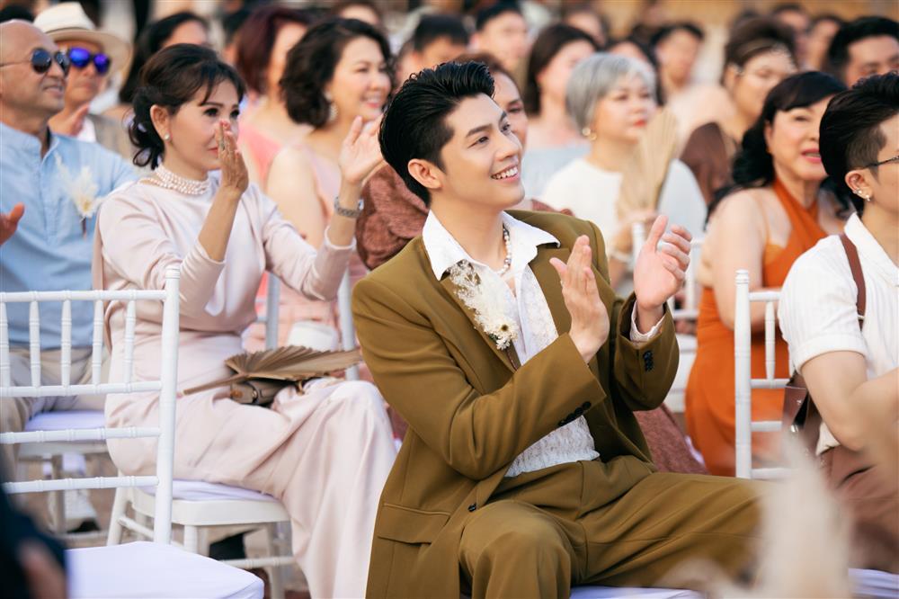 Lương Mạnh Hải mặc tuềnh toàng đi ăn cưới Minh Hằng?-11