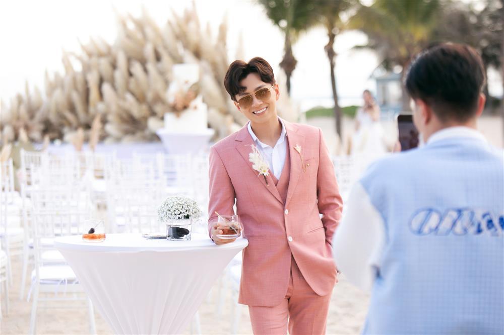 Lương Mạnh Hải mặc tuềnh toàng đi ăn cưới Minh Hằng?-6