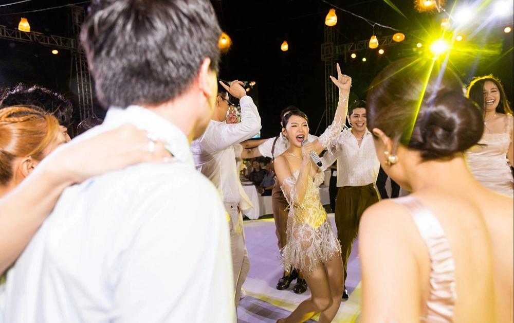 Nhìn Minh Hằng hát trong đám cưới, netizen nhắc tặng CD nhạc đen-4