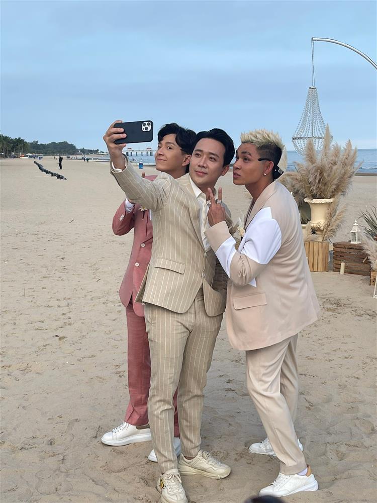 Ăn cưới Minh Hằng, Trấn Thành 3 lần thay đồ kém gì cô dâu-2