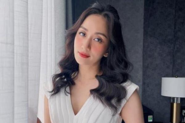 Hé lộ váy cưới hoàng gia tôn vòng 1 nảy nở của Khánh Thi-9