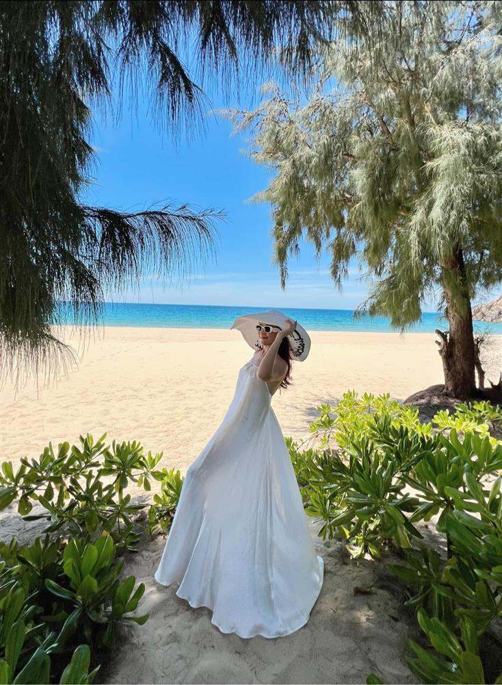 Tin showbiz Việt ngày 19/6: Hoa hậu Thùy Tiên đọ sắc 2 mẹ bỉm-2