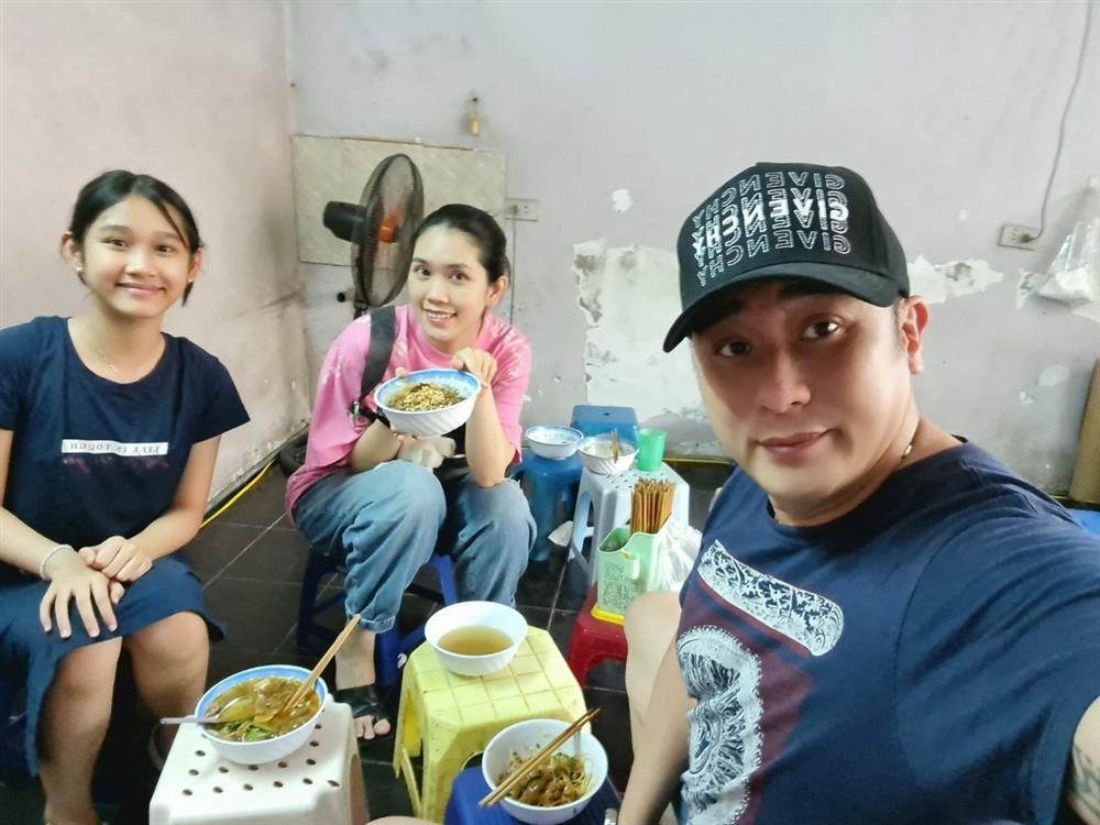 Tin showbiz Việt ngày 19/6: Hoa hậu Thùy Tiên đọ sắc 2 mẹ bỉm-5