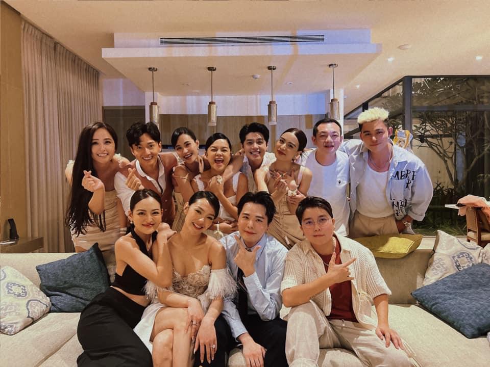 Ăn cưới Minh Hằng, Phạm Quỳnh Anh ngực khủng ẵm spotlight-6