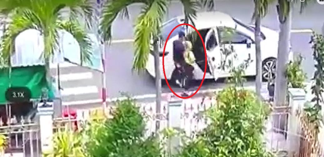 Cạn lời với người đàn ông đi ô tô ăn trộm... 4 quả dừa-3