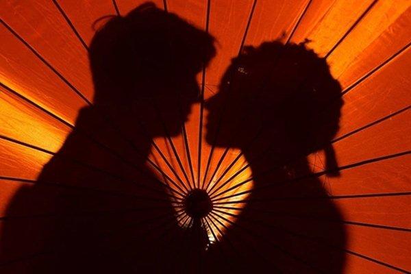 Người phụ nữ kết hôn với búp bê vừa sinh con đầu lòng-6