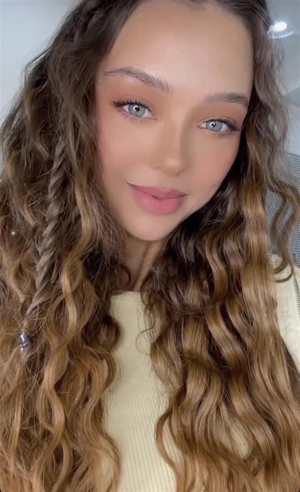 Vợ Bùi Tiến Dũng mặc váy cưới của mình đi đám cưới người khác?-1