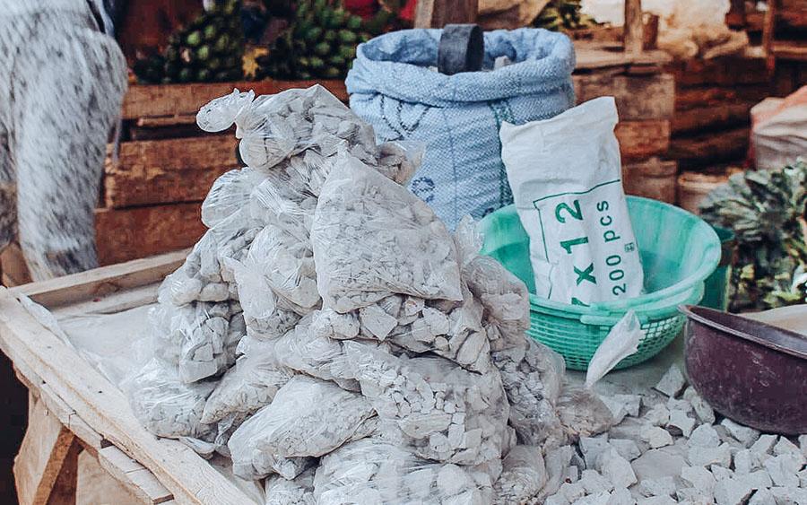 Loại đá ma thuật ở Kenya khiến phụ nữ thèm ăn khi mang thai-2