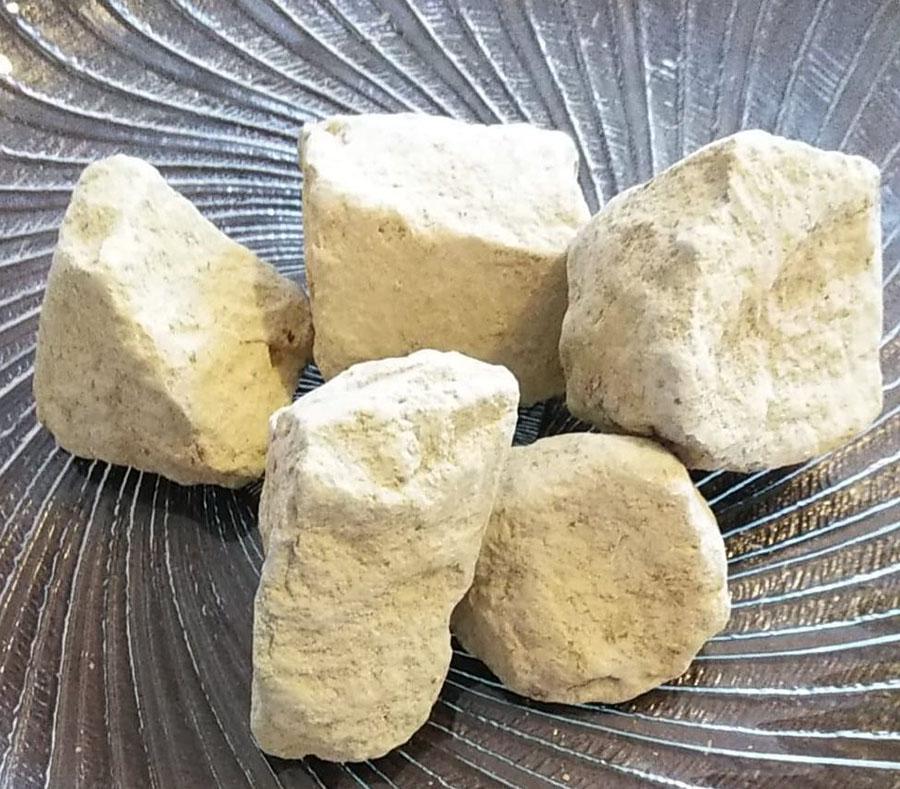 Loại đá ma thuật ở Kenya khiến phụ nữ thèm ăn khi mang thai-3