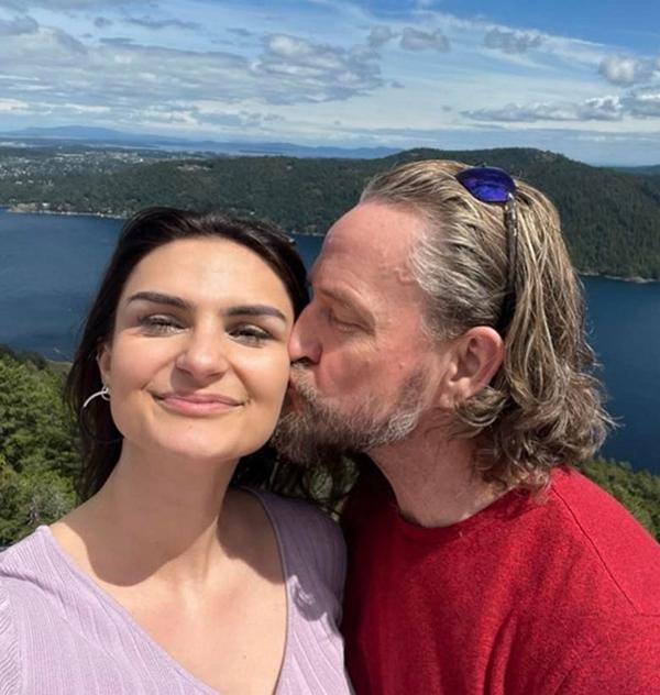 Trúng sét ái tình với chàng 52, gái 21 đá bạn trai theo tiếng gọi trái tim-2