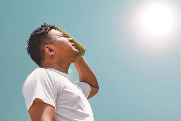 Bắc và Trung Bộ nóng 39 độ C, cảnh báo tia UV rất cao-1