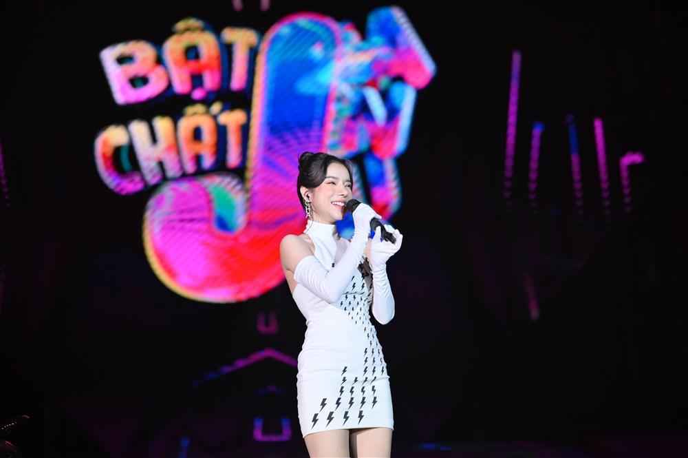 Lyly ‘phải lòng’ Yamaha Janus-1