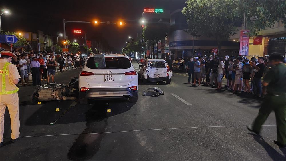 Nóng: Ô tô điên gây tai nạn liên hoàn, 1 bà bầu bị thương nặng-5