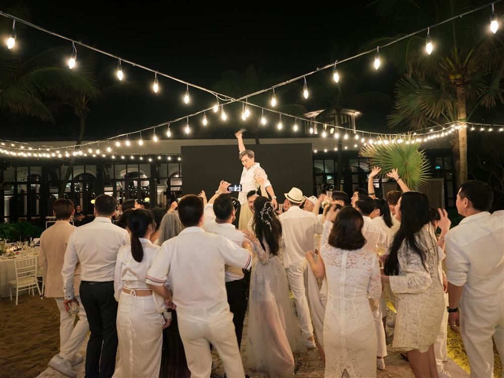 Ảnh cưới Ngô Thanh Vân giờ mới hé lộ: Dâu rể xõa hú hồn-12