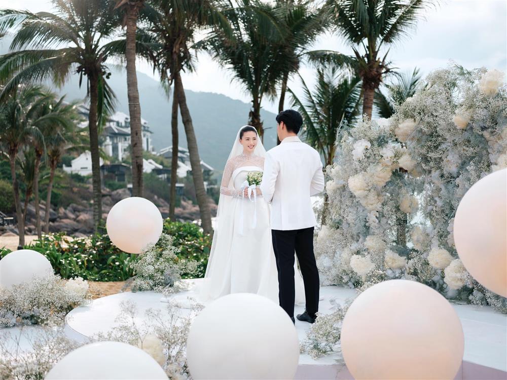 Ảnh cưới Ngô Thanh Vân giờ mới hé lộ: Dâu rể xõa hú hồn-13