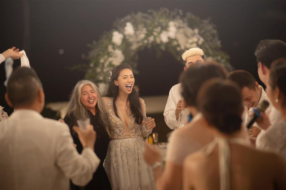 Ảnh cưới Ngô Thanh Vân giờ mới hé lộ: Dâu rể xõa hú hồn-7