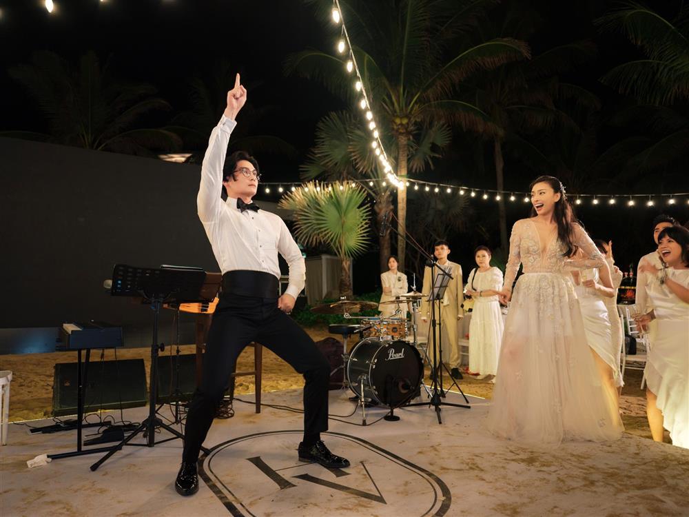 Ảnh cưới Ngô Thanh Vân giờ mới hé lộ: Dâu rể xõa hú hồn-10