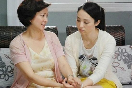 Mẹ chồng chỉ nói một câu, chồng đưa hết tiền kiếm trong 8 năm cho vợ