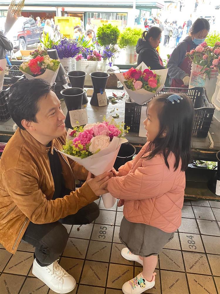 Tin showbiz Việt ngày 20/6: Xuân Lan viếng mộ cố đạo diễn Vũ Minh-11