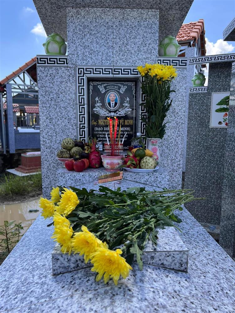 Tin showbiz Việt ngày 20/6: Xuân Lan viếng mộ cố đạo diễn Vũ Minh-1