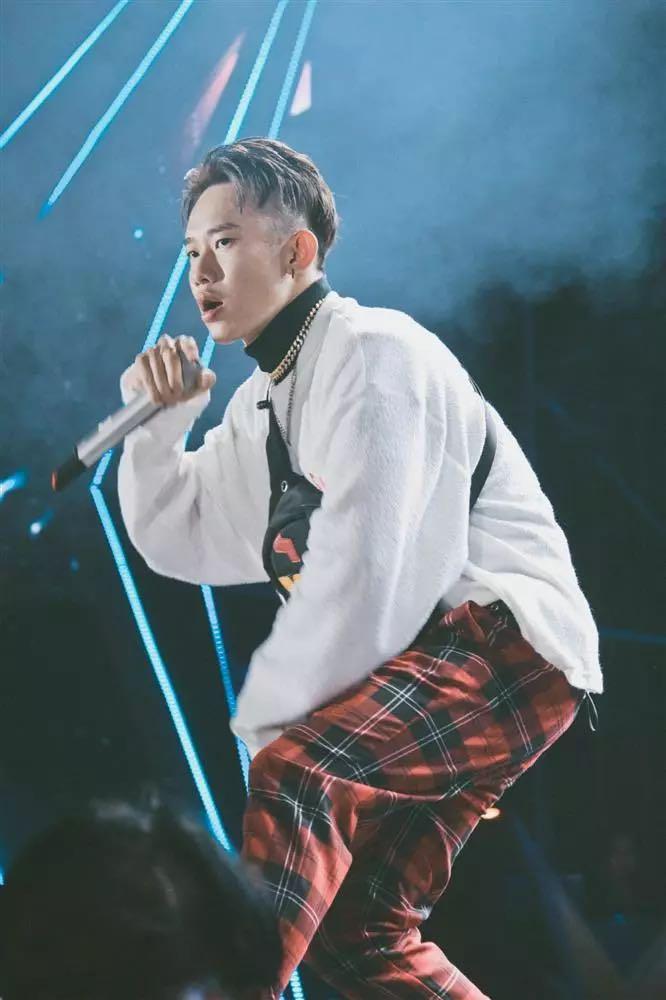 Xôn xao Kay Trần tìm luật sư, thật sự muốn đối đầu Sơn Tùng?-1