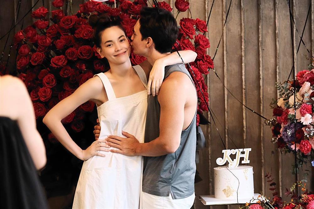 Những lần bàn tay Kim Lý du lịch trên cơ thể Hồ Ngọc Hà-8