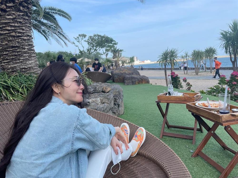 Choi Ji Woo làm gì sau tin đồn bị chồng đâm trước cửa nhà?-1