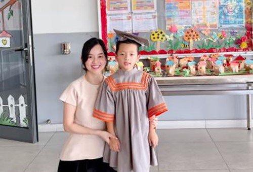 Con trai Ly Kute - Mạc Hồng Quân cao lớn ngỡ ngàng ngày tốt nghiệp-3