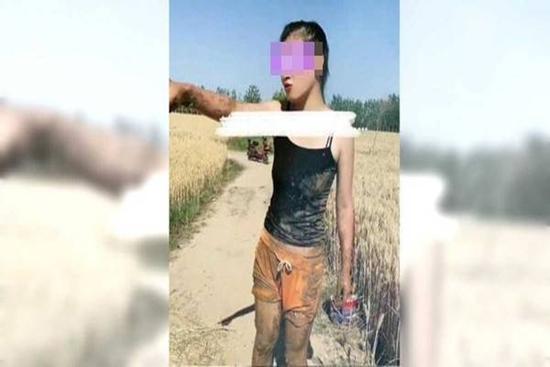 2 chị em đi xem mắt, chị trúng sét ái tình liền bị em gái đẩy xuống sông