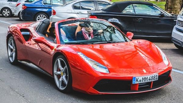 Đóng 1 phim ăn cả đời, sao nam sở hữu bộ sưu tập siêu xe khiến ai cũng thèm-4