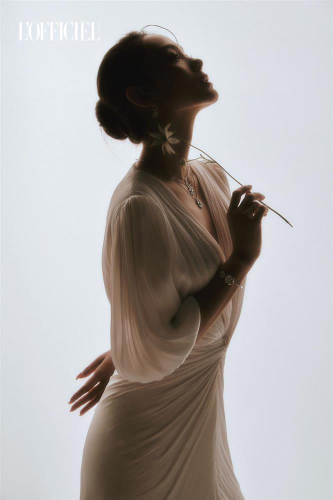 Cận cảnh nhẫn cưới và ảnh cưới siêu lung linh của Minh Hằng-9