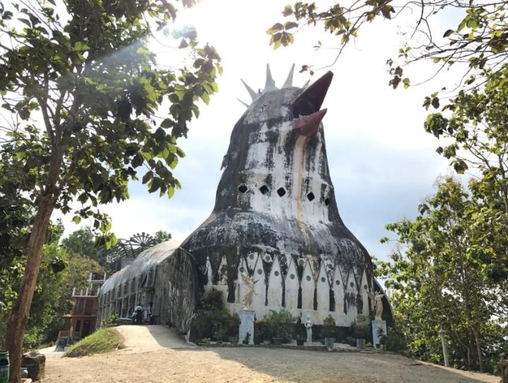 ‘Nhà thờ Con Gà’ bí ẩn nằm giữa núi đồi bị bỏ hoang nhiều năm-3