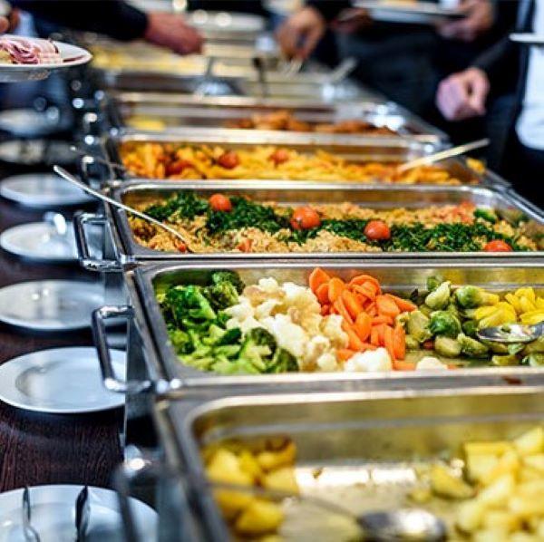 Nam thanh niên bị cấm đến nhà hàng buffet vì ăn sập tiệm người ta-1