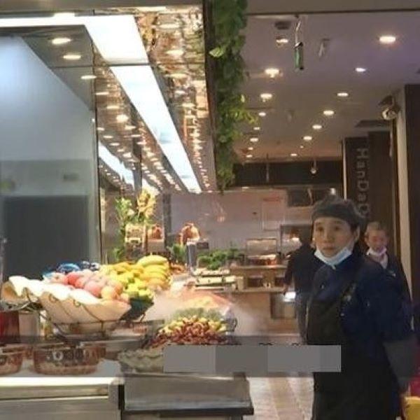 Nam thanh niên bị cấm đến nhà hàng buffet vì ăn sập tiệm người ta-6