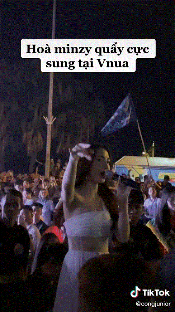 Ngang ngược như Hòa Minzy, đòi mở nhạc nhưng không chịu hát?-2