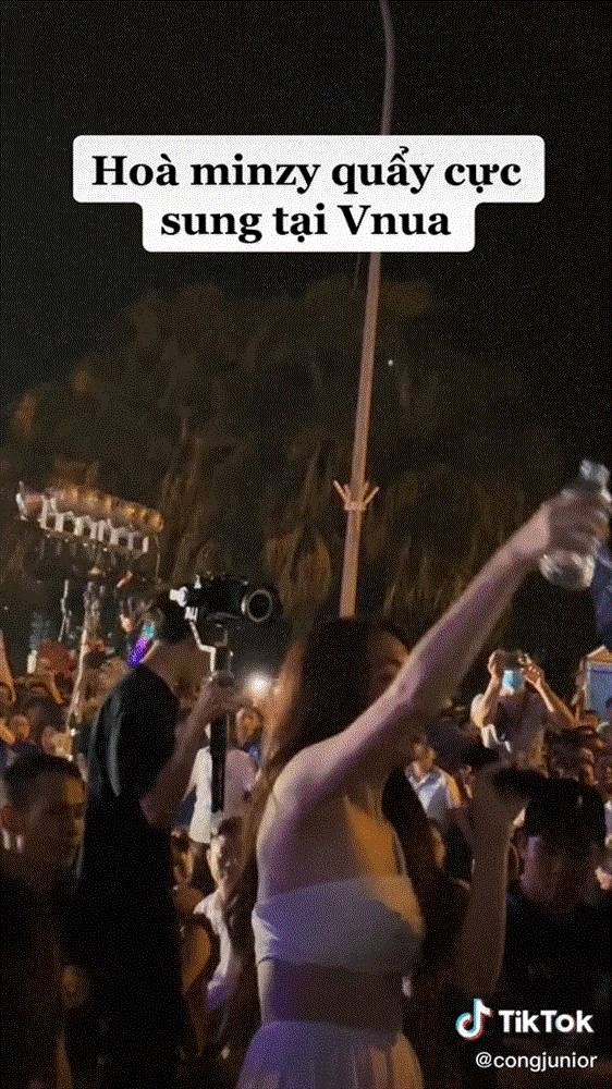 Ngang ngược như Hòa Minzy, đòi mở nhạc nhưng không chịu hát?-3