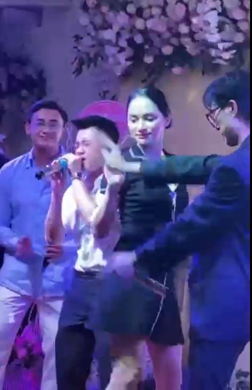 Hương Giang mặt không lông mày quẩy tung sân khấu-2