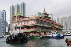 Siêu nhà hàng nổi của Hong Kong lật úp ở Biển Đông