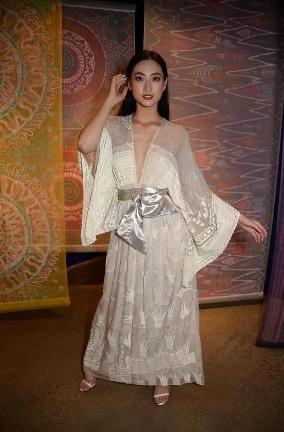 Trương Ngọc Ánh lùn một mẩu qua camera thường, visual gây chú ý-9