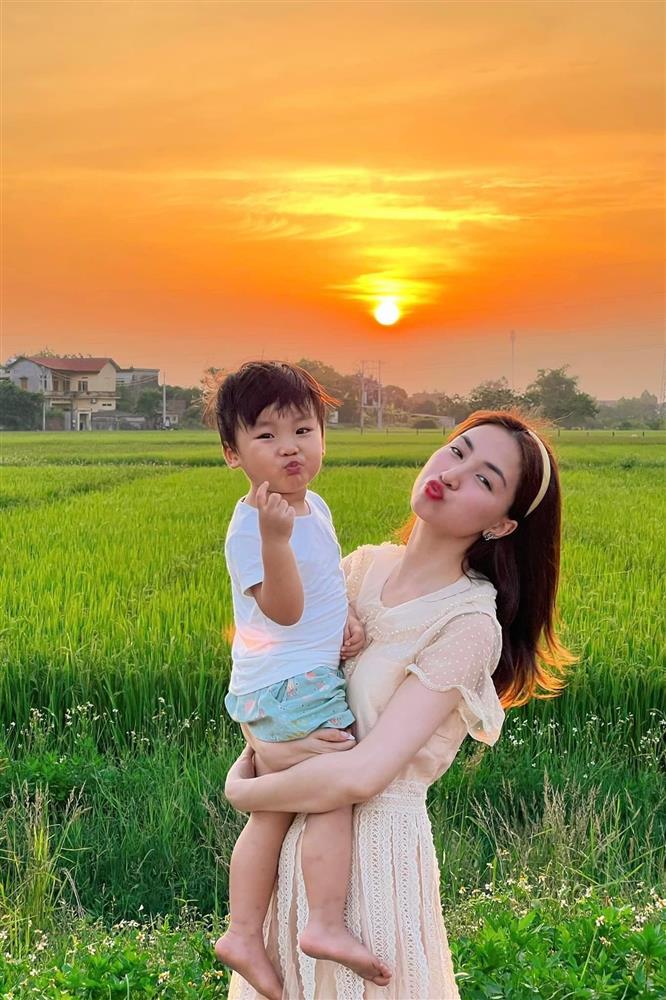 Tin showbiz Việt ngày 21/6: Diễm Hương gặp Quang Huy giữa ồn ào-4