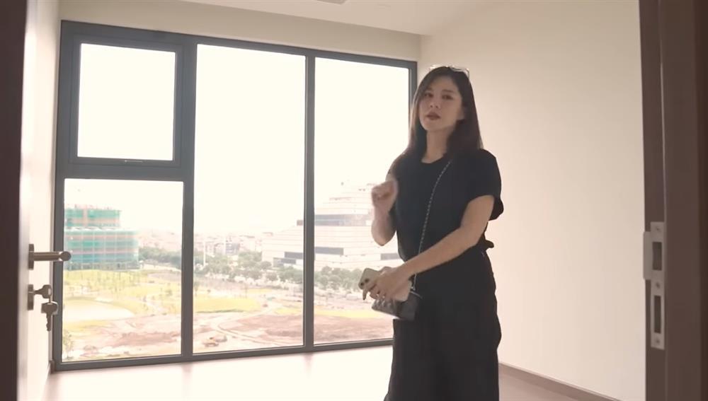 MC Thu Hoài đập hộp căn hộ mới, view cạnh đường đua F1-10