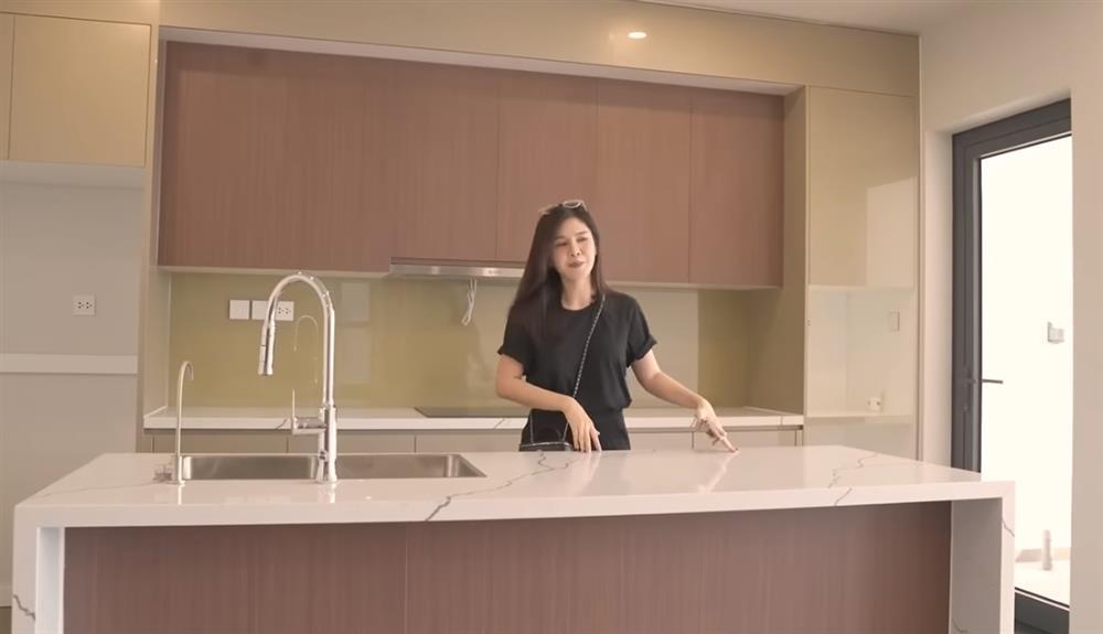 MC Thu Hoài đập hộp căn hộ mới, view cạnh đường đua F1-6