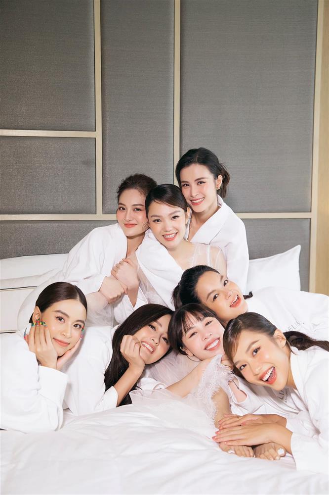 Mai Phương Thúy như người khổng lồ trong đám cưới Minh Hằng-10