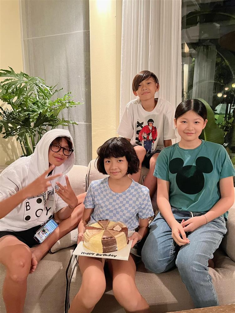 Bình Minh lòi rổ mỡ, bà xã hơn tuổi rạng rỡ trong ảnh sinh nhật con-1