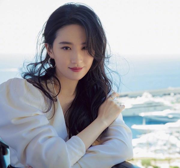 Lưu Diệc Phi bị mỉa mai-5