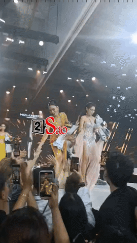 Thảo Nhi Lê bị giẫm váy bán kết hoa hậu, phản ứng ra sao?-3